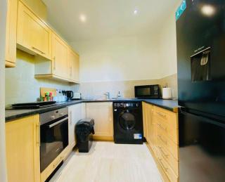 Specious Parkview Apartment, 4 Mins Walk to Underground - Barkingside - 5