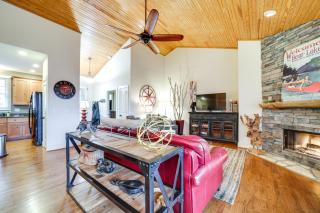 Hike and Boat Cozy Bear Lake Cottage! - Tuckasegee - 5