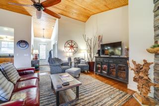 Hike and Boat Cozy Bear Lake Cottage! - Tuckasegee - 7