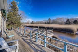 Riverfront Kingston Cottage with Deck, 2 Mi to Beach - Kingston - 9