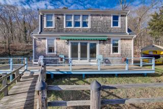 Riverfront Kingston Cottage with Deck, 2 Mi to Beach - Kingston - 8