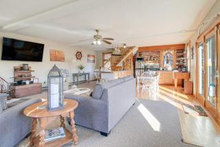 Riverfront Kingston Cottage with Deck, 2 Mi to Beach - Kingston - 7