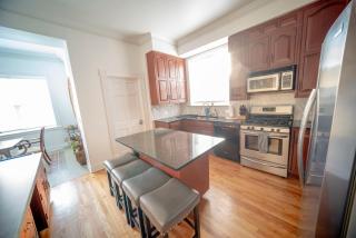 Club Salon Sleeps 10-20 Free Parking & TV - Chicago - 6