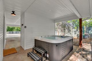 Wanderlust #4 | Hot Tub | Shared Outdoor Space - Fredericksburg - 9