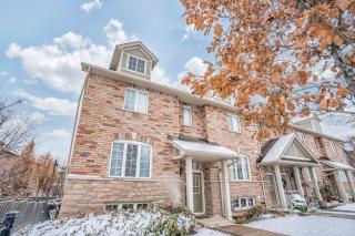 Designer 4BR Executive Townhome w/Parking - Mississauga - 9