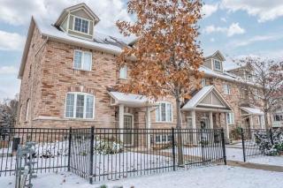 Designer 4BR Executive Townhome w/Parking - Mississauga - 7