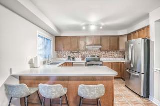 Designer 4BR Executive Townhome w/Parking - Mississauga - 1