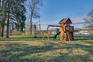 Country Club Hills Home: Walk to Rec Center! - 8