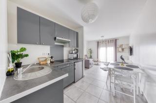 Central 5 - 10 min Paris - 30 min Disney - Free Parking - 5 min RER A - Fontenay-sous-Bois - 8