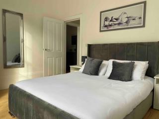 Grand Apartment on HOE/BARBICAN Allocated PARKING! - Plymouth - 2