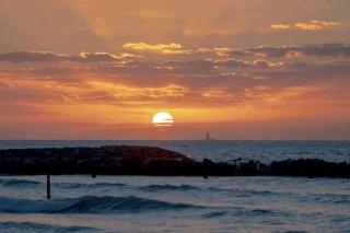 Amazing Beachfront Holiday Home - 4