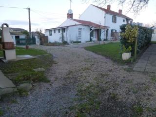 Gîte rustique avec salle de jeux et animaux en campagne - FR-1-426-336 - 1