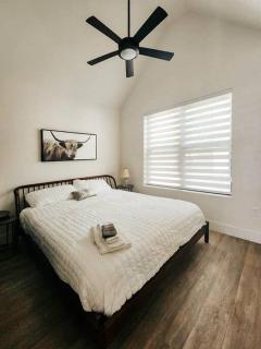 25% OFF Weekly New Cozy 4B EVcharger Gym The Haus - Austin - 7