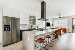 25% OFF Weekly New Cozy 4B EVcharger Gym The Haus - Austin - 4