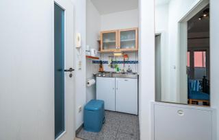 1 Bedroom Lovely Apartment In Barbariga - 9