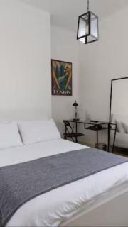 Large 2 Bedroom City Centre Apartment + Parking - 3