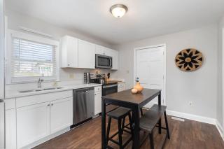 Downtown home! Walk to Bulls Stadium, DPAC & food - Durham - 7