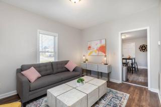 Downtown home! Walk to Bulls Stadium, DPAC & food - Durham - 4