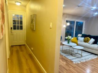 Chic Home with Expansive Backyard- duplex back unit2 - 4