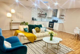 Chic Home with Expansive Backyard- duplex back unit2 - 2