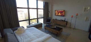 Bed & Business - Drama - 8