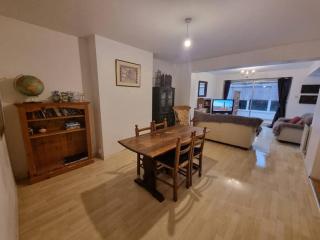 Spacious Home w/ Parking & Garden - Worthing - 3