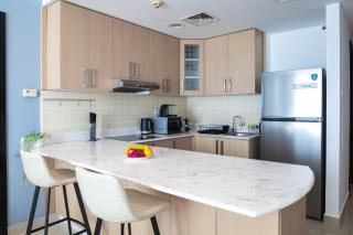 Trophy - Marina Urban Serenity Suite - 3