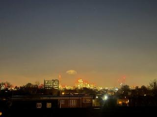 Stylish 2 bed Flat with Balcony Great views NrTube - Londra - 8