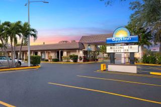 Days Inn by Wyndham St. Petersburg Central - 5