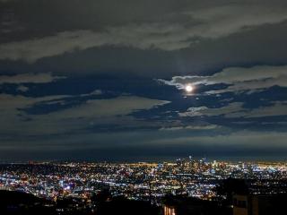 Epic Views! Hollywood Hills SkyVilla: Crow's Nest - 0