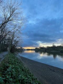 Newly refurbished apartment, near station & river - Londra - 6