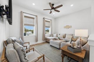 Grand Retreat I! 4BR 5BA Sleeps 15! Private Pool! Luxury and comfort await! - Panama City Beach - 2
