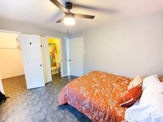 Cute, cozy apt near Hendricks - 8