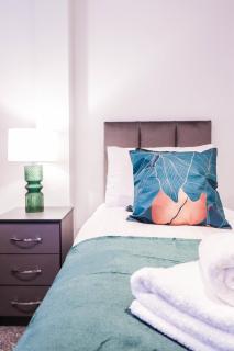 Contractor House by BBC Studios - Free parking! - Borehamwood - 1
