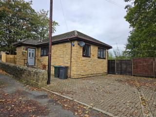Lister Park Bradford 2bed Detached Cottage House Parking Cinema Screen Games Room - 9