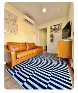 Nomehaus shipping container studio residential neighborhood ATHENS - Athens - 8