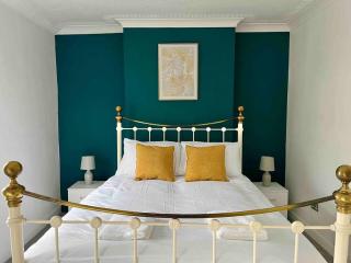 Modern Mountain Retreat in the Brecon Beacons - 9