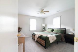 Near Historic Downtown Apex, Sleeps 8, King Bed - Apex - 7