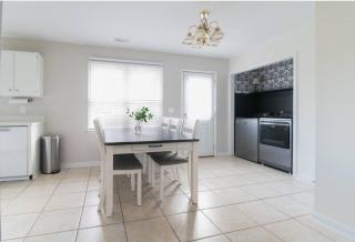 Near Historic Downtown Apex, Sleeps 8, King Bed - Apex - 8