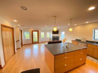 Cozy Rustic Home minutes from Downtown Seattle! - Seattle - 5