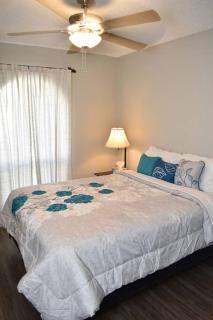 Relaxing 4 Bedroom with Pool and Hot Tub - Albuquerque - 8