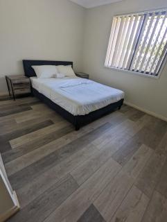 Spacious Entire 4Bedroom House in Gladstone 1 to 8 People can Stay - Gladstone - 8
