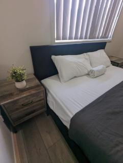 Spacious Entire 4Bedroom House in Gladstone 1 to 8 People can Stay - Gladstone - 9