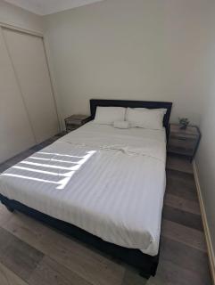 Gladstone Entire House 4 Beds 2 Baths Air-conditioned in City - Beecher - 5