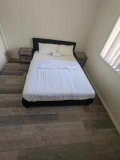 Gladstone Entire House 4 Beds 2 Baths Air-conditioned in City - Beecher - 6