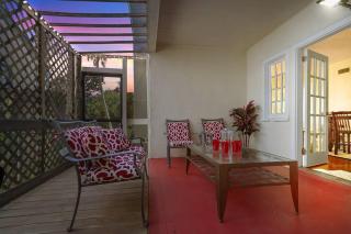 Beautiful Home Steps from the beach + Side Porch - Daytona Beach - 0
