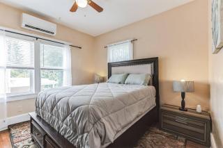 Beautiful Home Steps from the beach + Side Porch - Daytona Beach - 7
