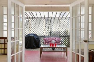 Beautiful Home Steps from the beach + Side Porch - Daytona Beach - 6