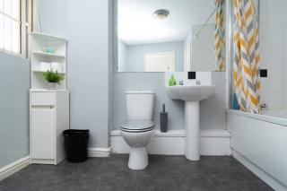Central Liverpool Gem 3 bedroom House Private Parking - 3