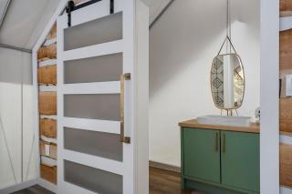 Oak Retreat Glamping With Private Hot tub - 1